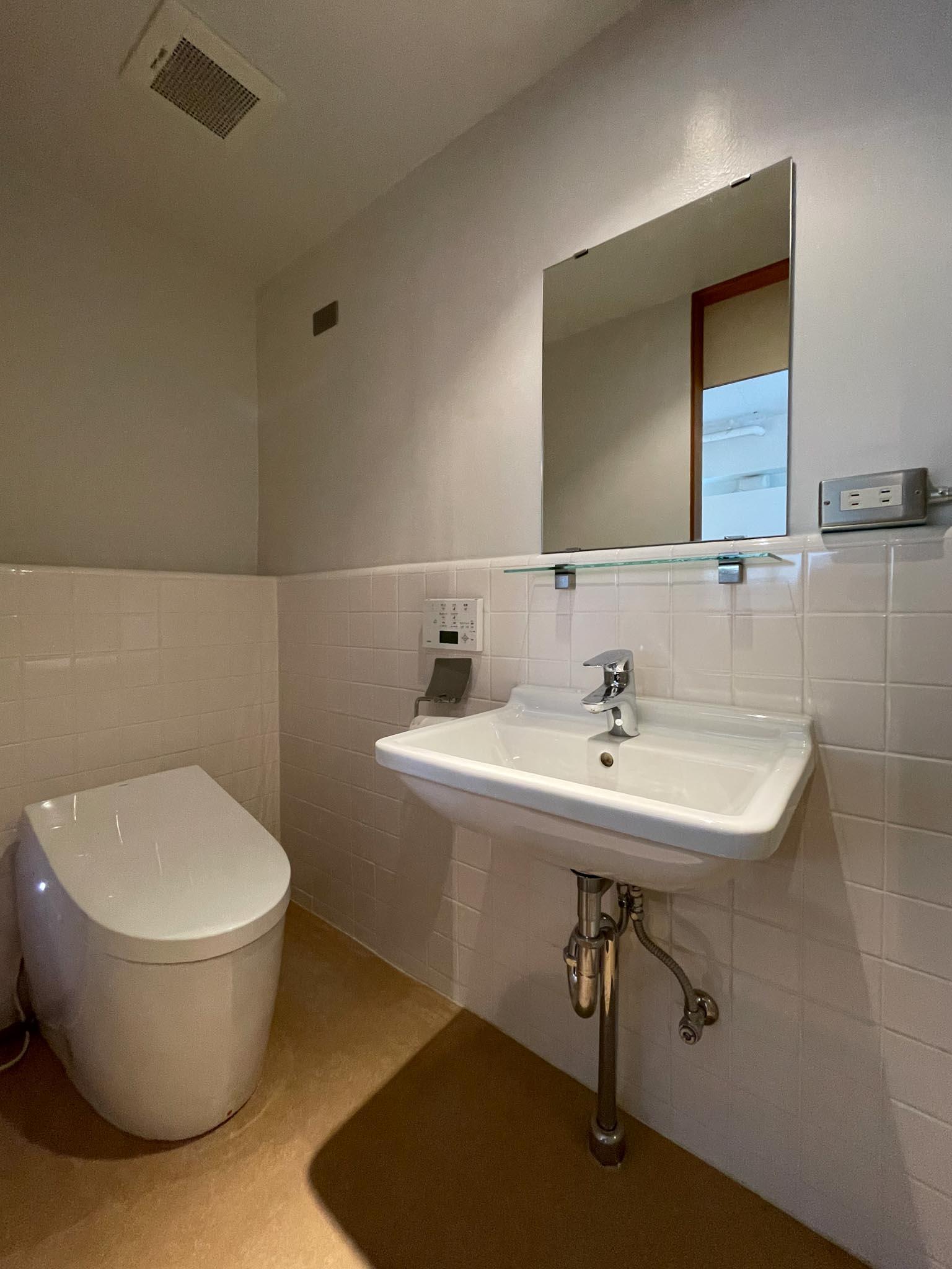 中野区東中野の賃貸物件/洗面所とトイレは同室です