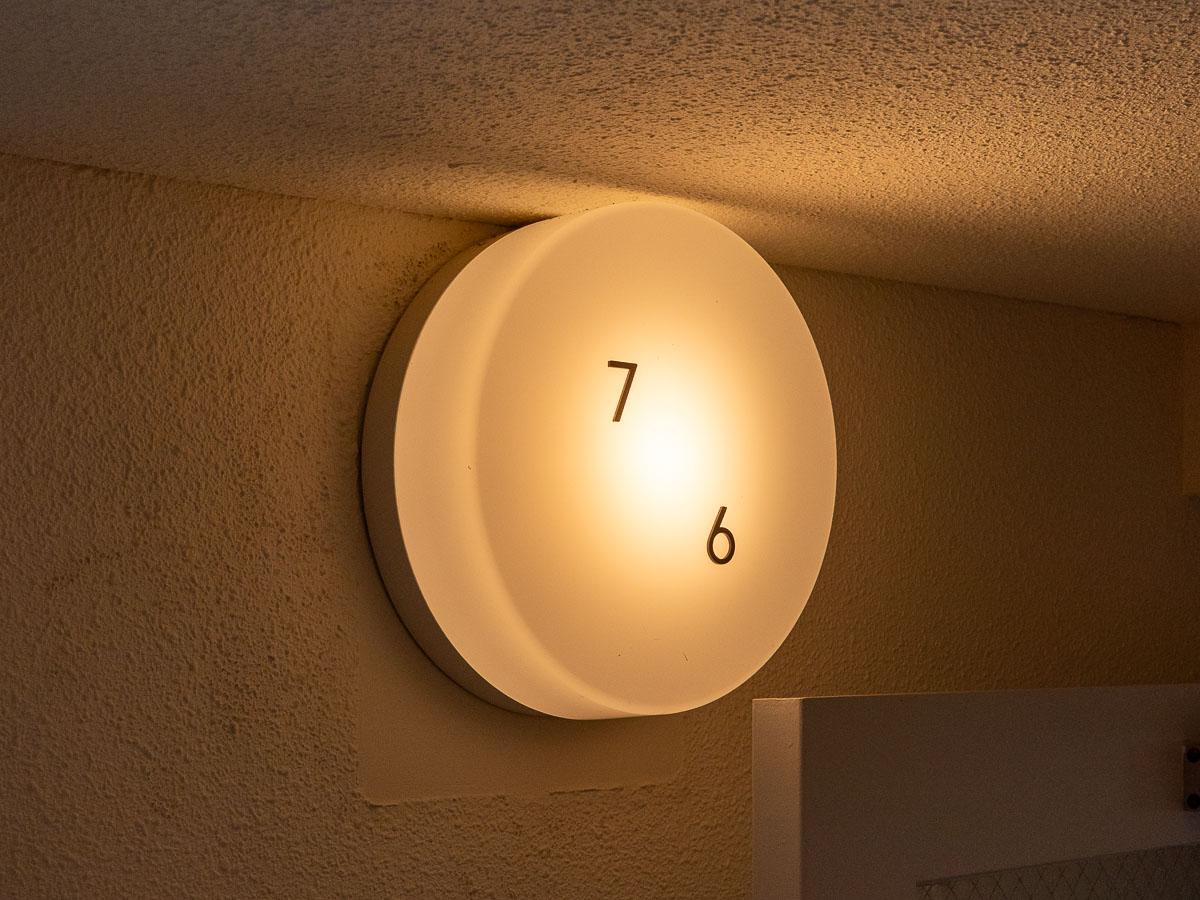 港区赤坂の賃貸物件/共用部の照明もかわいらしい