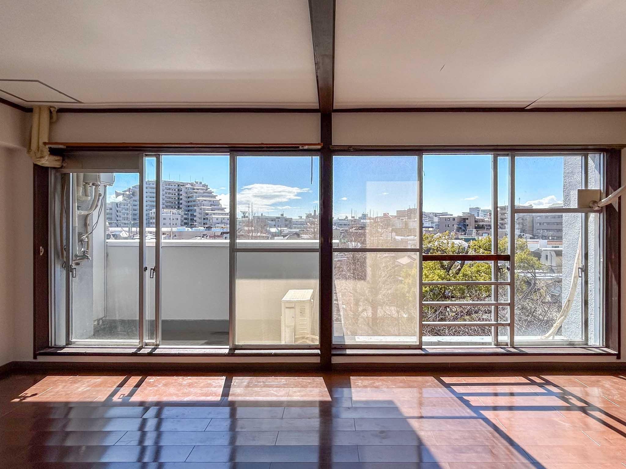 世田谷区池尻の賃貸物件/南側にワイドに開いた気持ちのいい窓