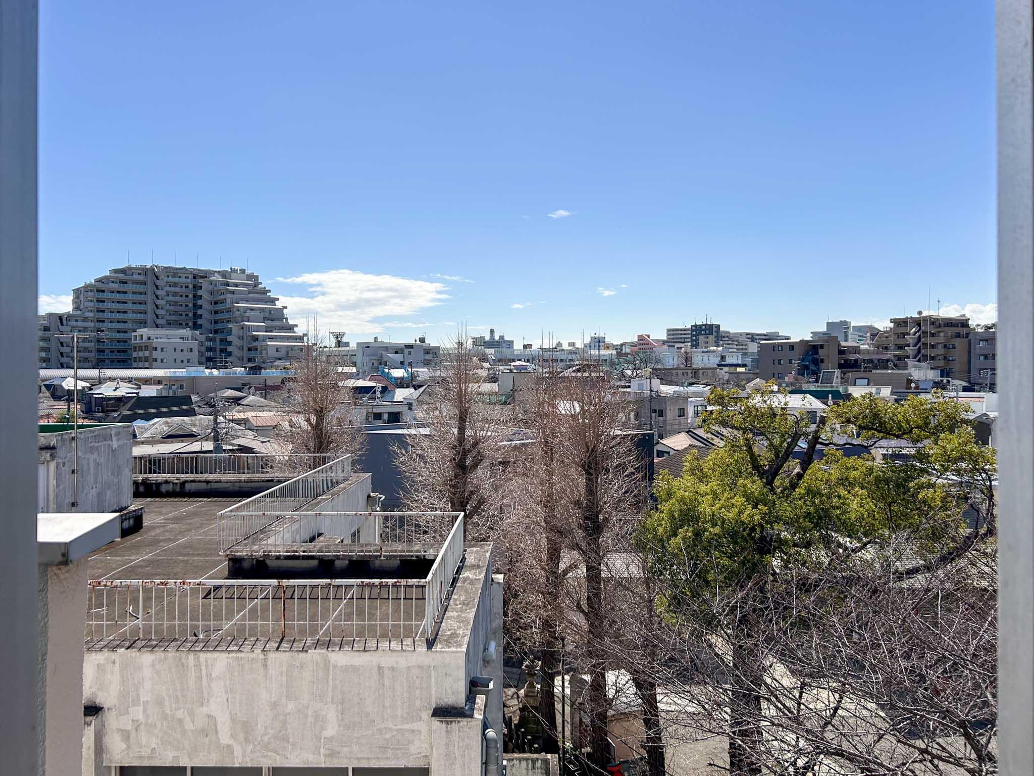 世田谷区池尻の賃貸物件/目の前に高い建物がなく、空が広いです
