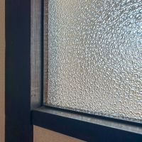 世田谷区池尻の賃貸物件/ぐるぐると特徴的な柄の型板ガラス