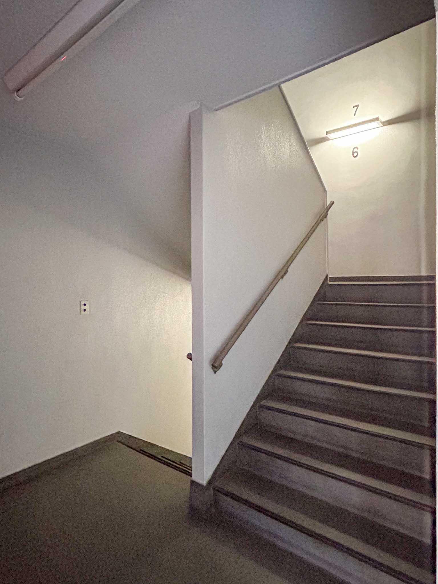 世田谷区池尻の賃貸物件/共用階段