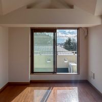 杉並区成田東の賃貸物件/3階：南側の窓の方をみる