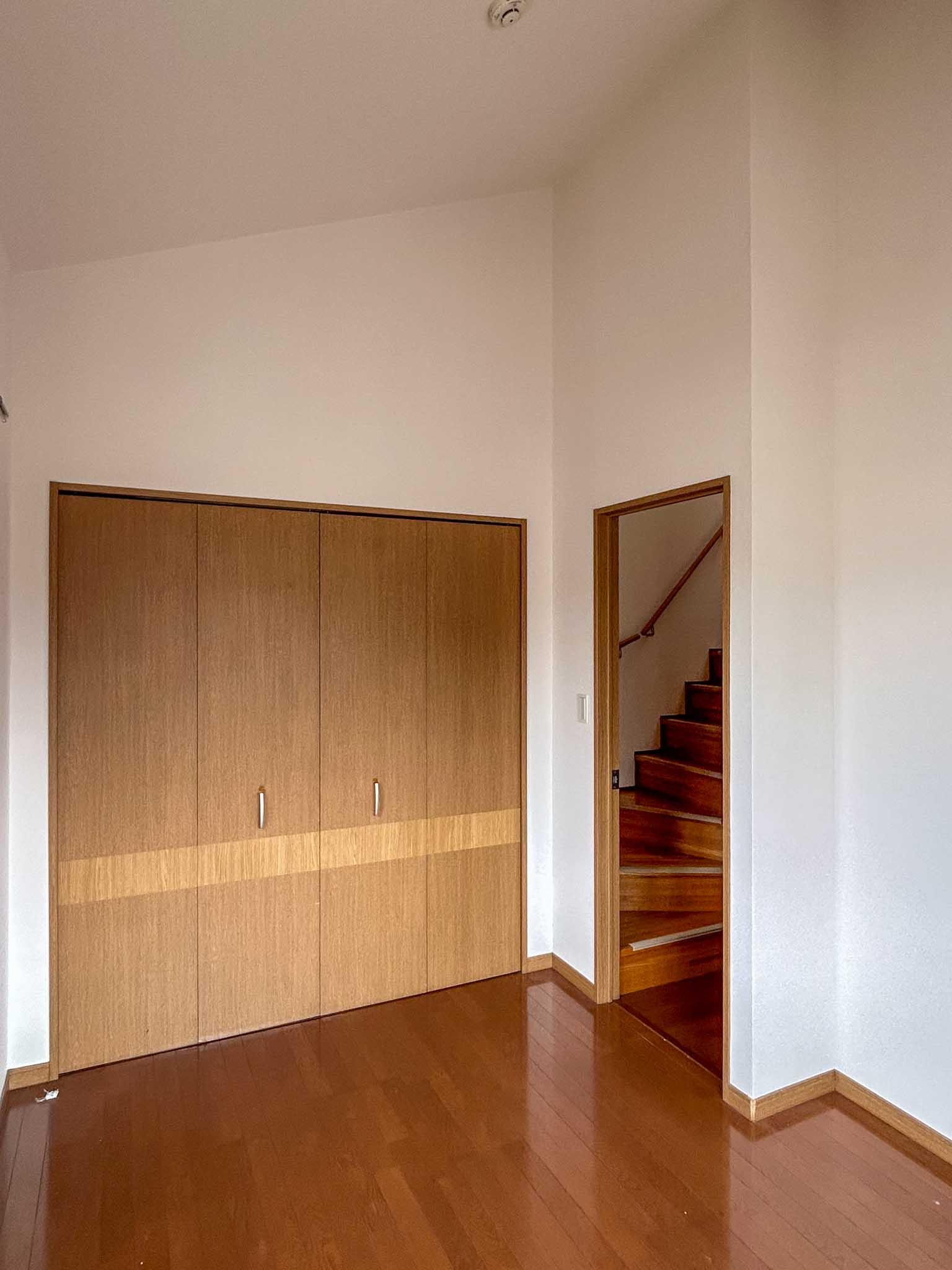 杉並区成田東の賃貸物件/2階：高いところで3.6mほどある勾配天井