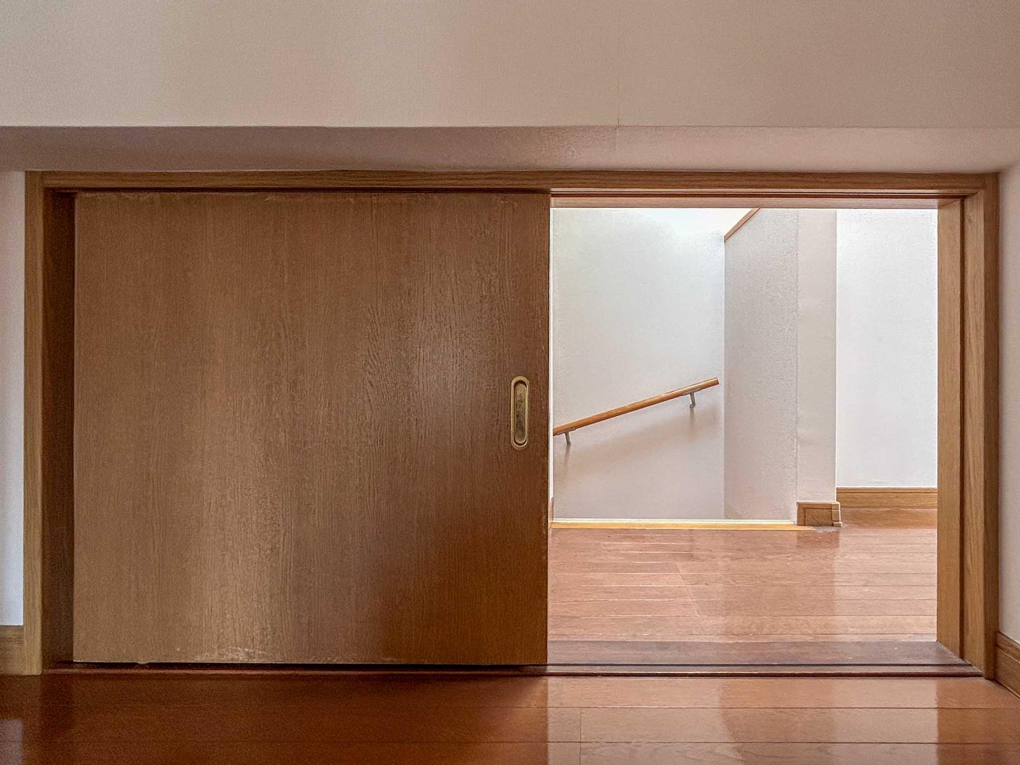 杉並区成田東の賃貸物件/2階ロフト上：階段を方をみる。大人も這いつくばれば通れます