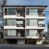 杉並区井草の賃貸物件/大きな窓が規則的に並ぶ、印象的なファサード