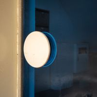 杉並区井草の賃貸物件/エントランスのガラスドアはレトロなデザイン