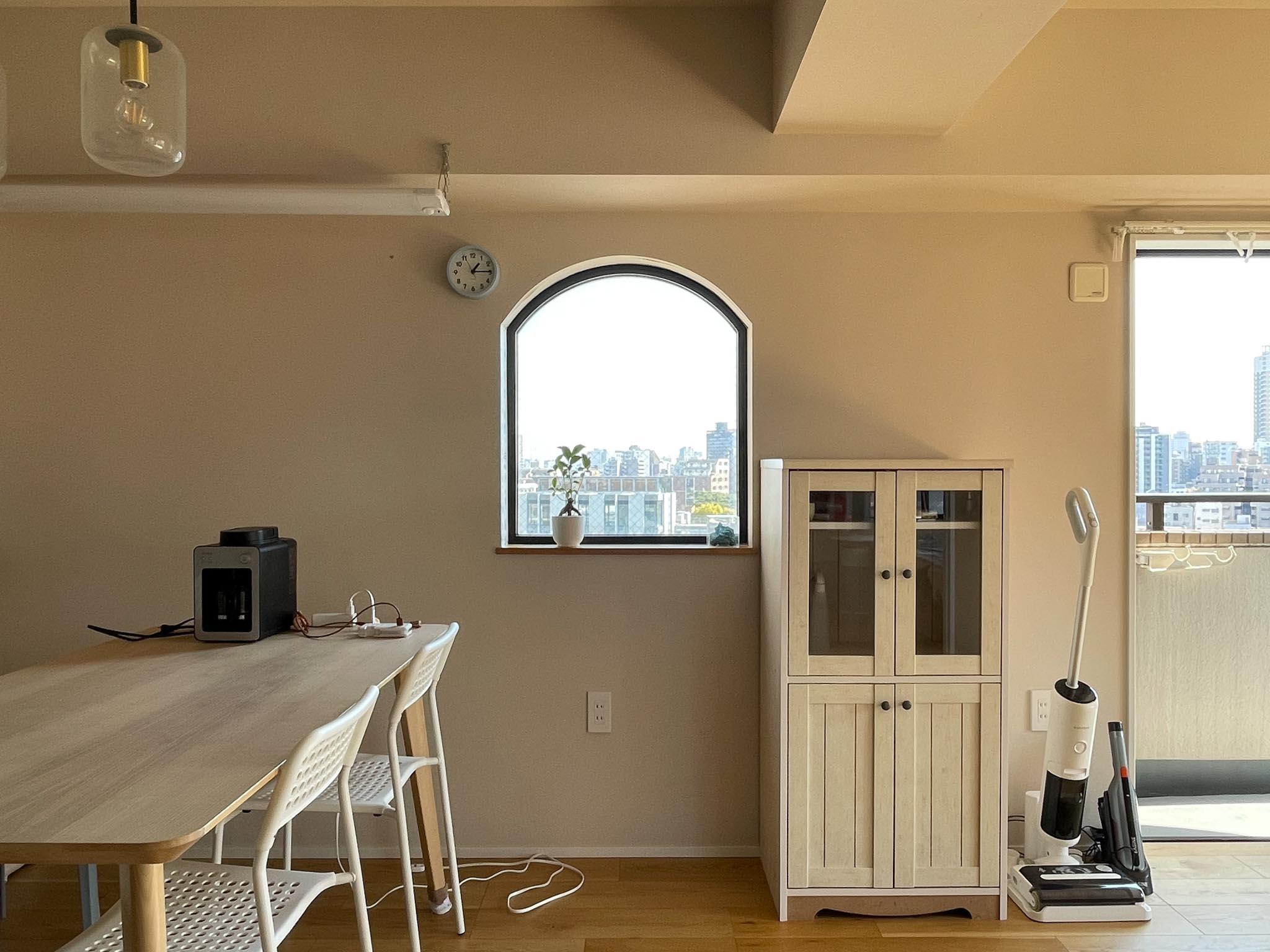 豊島区上池袋の賃貸物件/アーチを描いた可愛らしい小窓。最愛の植物を置きたいスポットです