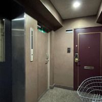 豊島区上池袋の賃貸物件/玄関外、共用部は暗い。11階にはお向かいさんと合計で2区画です