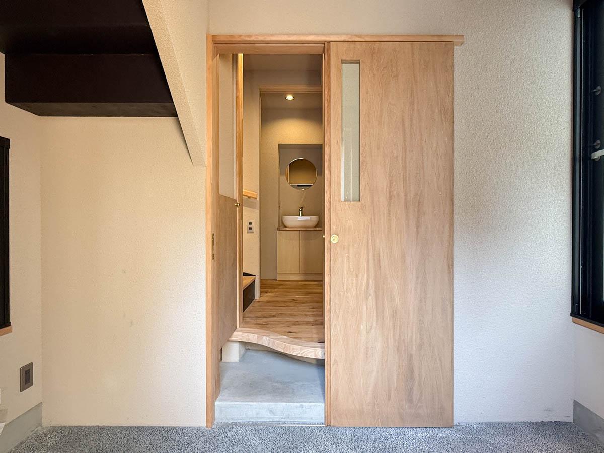 台東区日本堤の賃貸物件/土間スペースの向こうにはもう1枚玄関が