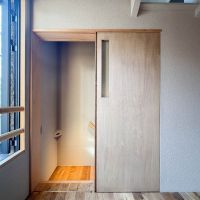 台東区日本堤の賃貸物件/2階のフロアから階段室を見る