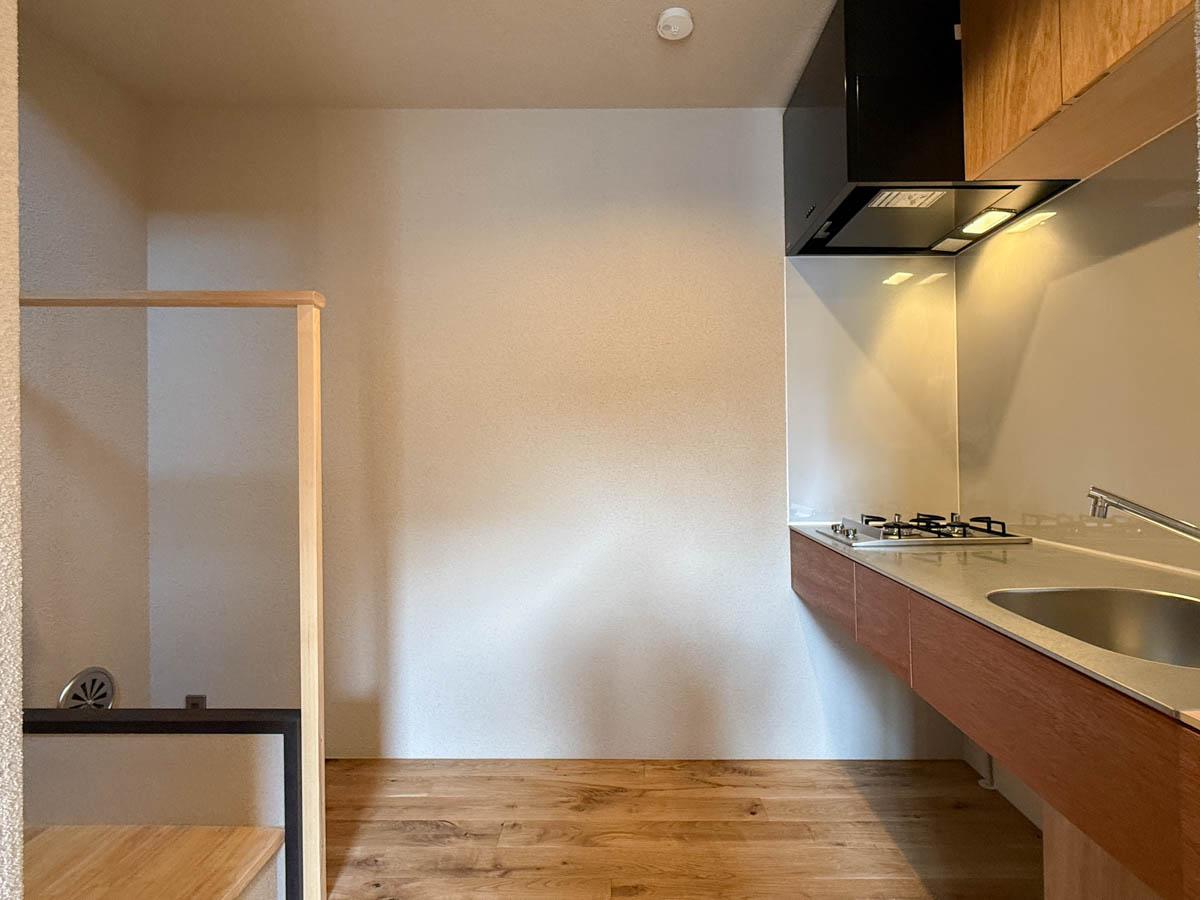 台東区日本堤の賃貸物件/キッチン。左奥に冷蔵庫置き場