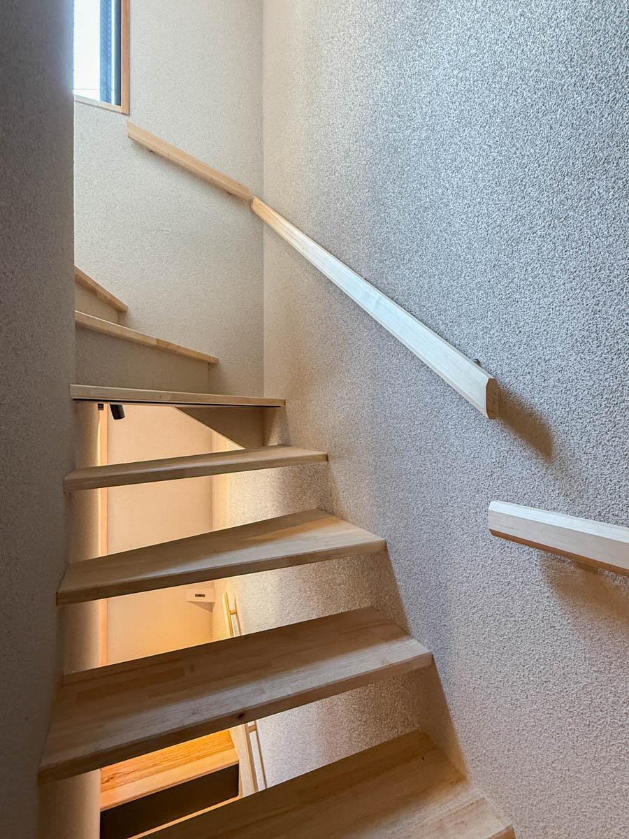 台東区日本堤の賃貸物件/階段を上がって3階へ