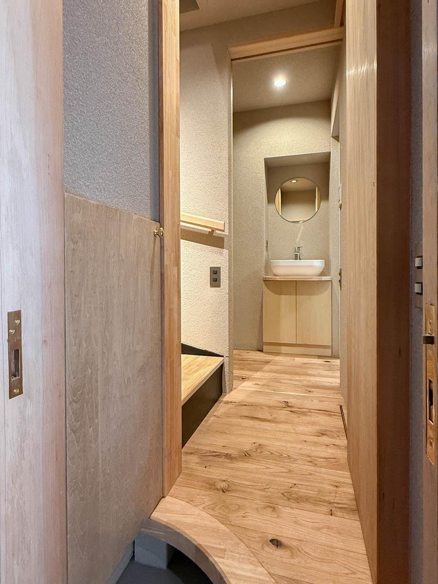 台東区日本堤の賃貸物件/玄関を上がると1階には水回り