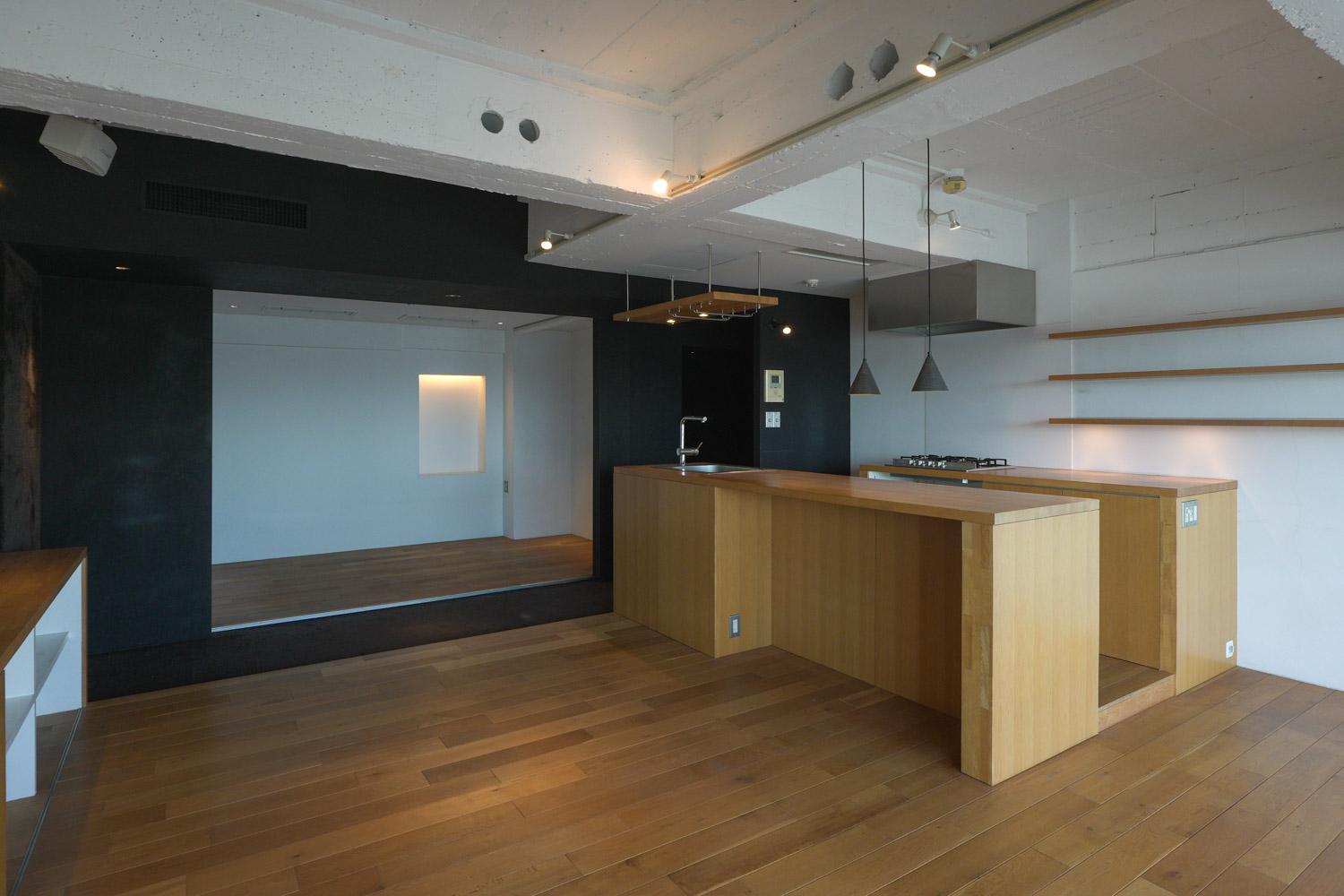 中野区中野の売買物件/寝室の引き戸を開け放てば、ひとつながりの開放的な空間に