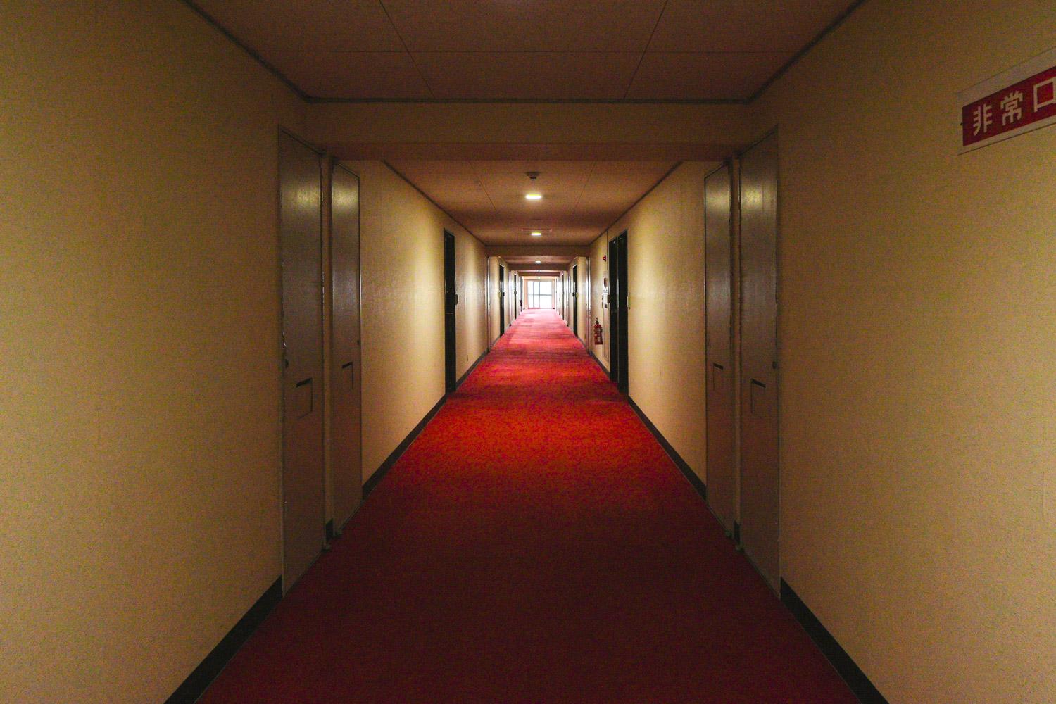 中野区中野の売買物件/重厚な共用廊下