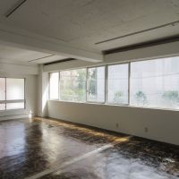 千代田区神田猿楽町の賃貸物件/約7m幅の連窓。やわらかな光が終日差し込む（301号室）