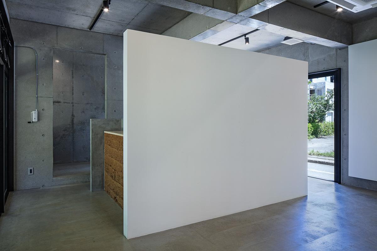 沖縄県宮古島市平良字下里の売買物件/入り口を入ってすぐのスペース photo：Kenta Hasegawa