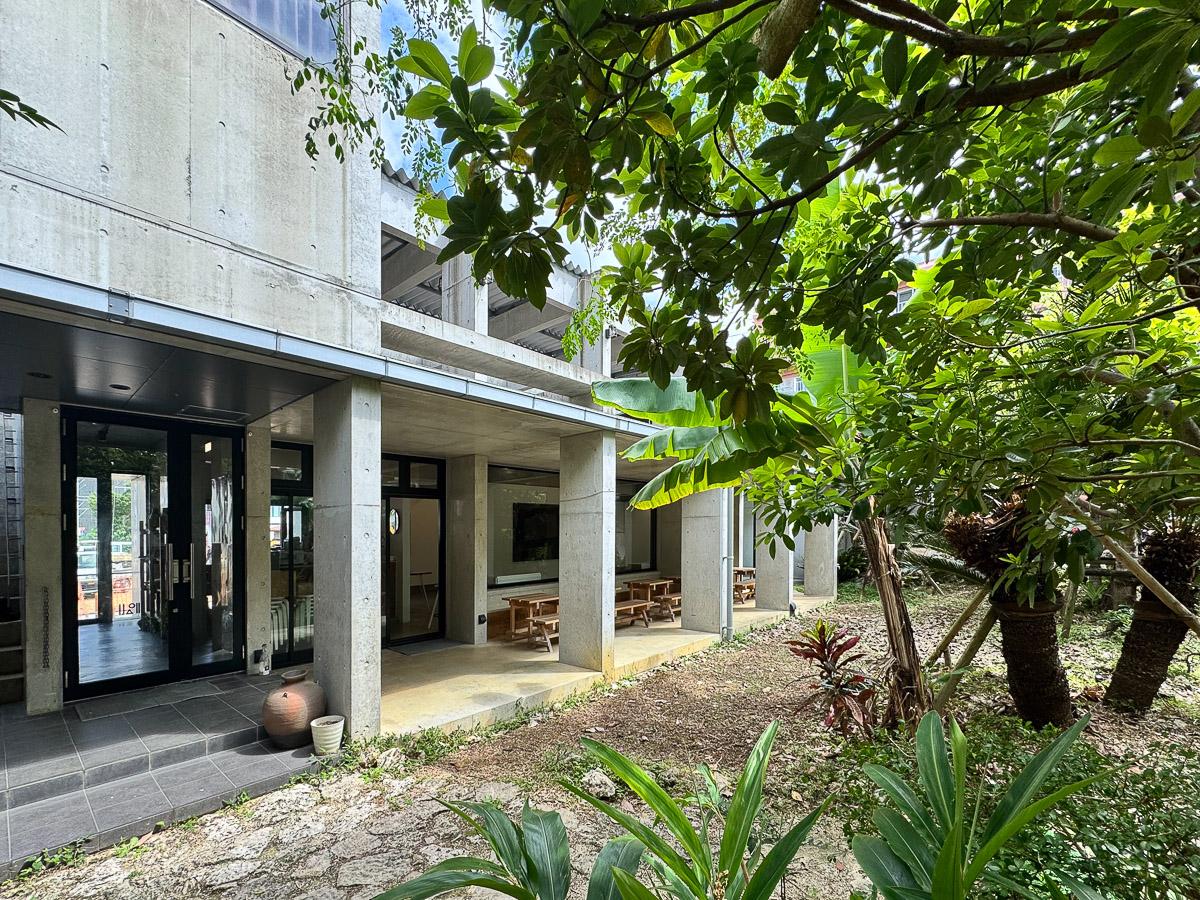 沖縄県宮古島市平良字下里の売買物件/沖縄らしい植物が生い茂る中庭