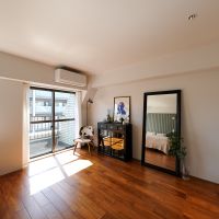 台東区小島の売買物件/寝室はベッドを置いてもまだゆとりがあり、ソファーやデスクを置いてもよさそう