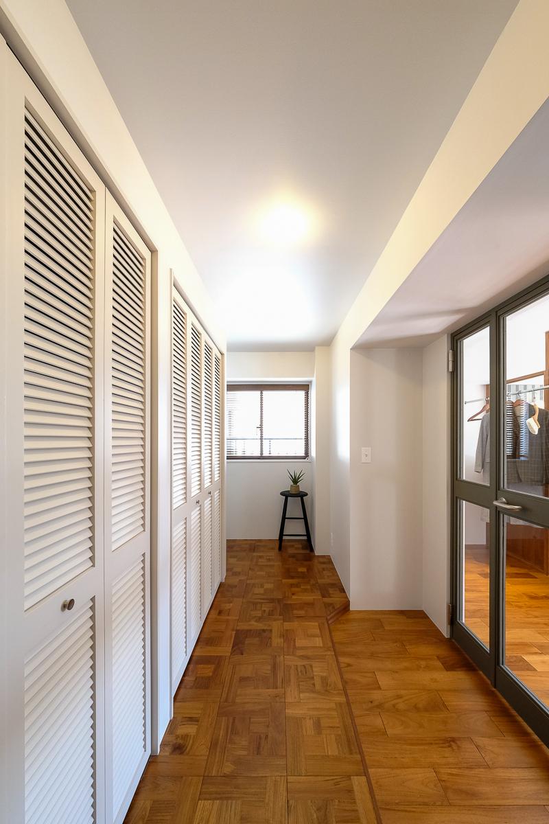 台東区小島の売買物件/寝室の前に広めの収納