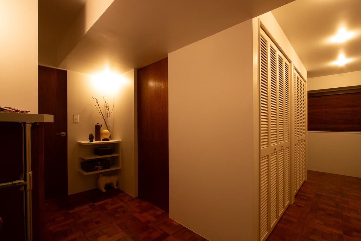 台東区小島の売買物件/夜の玄関ホール