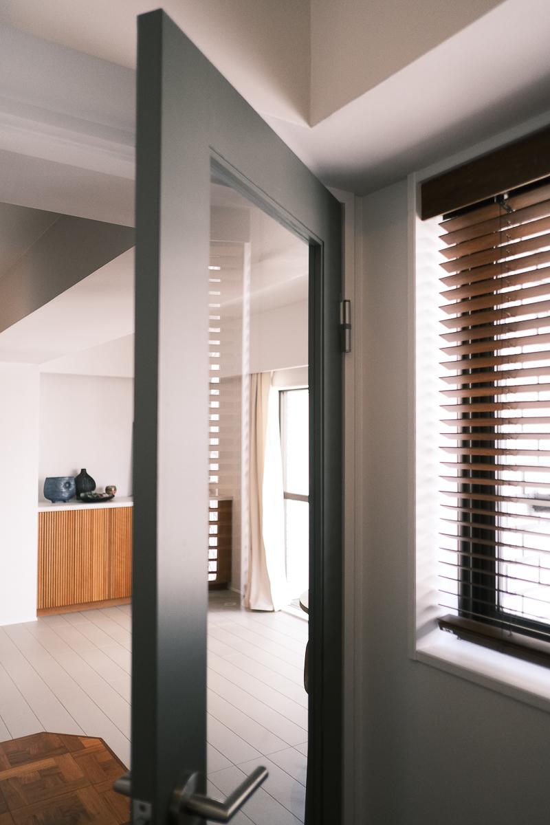 台東区小島の売買物件/玄関ホールからLDKへの出入り口