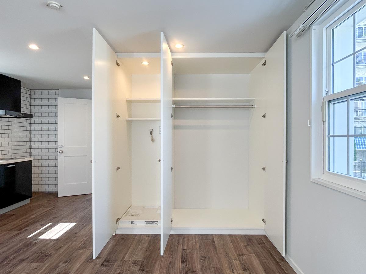 渋谷区南平台町の賃貸物件/2階にある収納は広々。洗濯機置き場も含みます