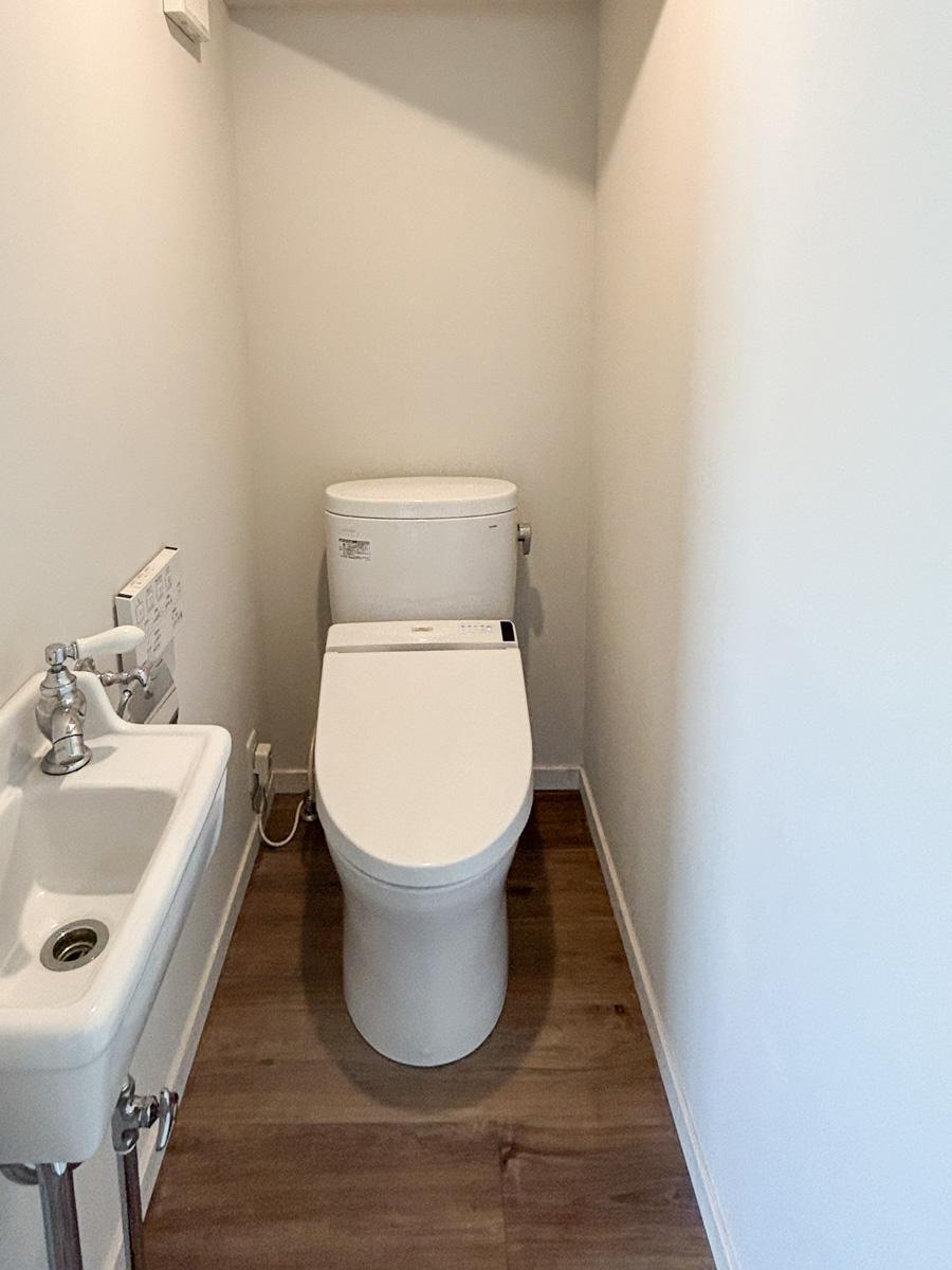 渋谷区南平台町の賃貸物件/1階トイレ。各階にあります