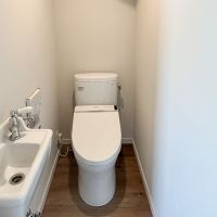 渋谷区南平台町の賃貸物件/1階トイレ。各階にあります