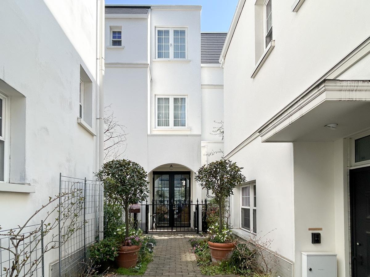 渋谷区南平台町の賃貸物件/建物共用部はどこか異国に彷徨ってしまったよう