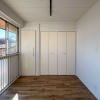 文京区白山の賃貸物件/リビングの西面に収納