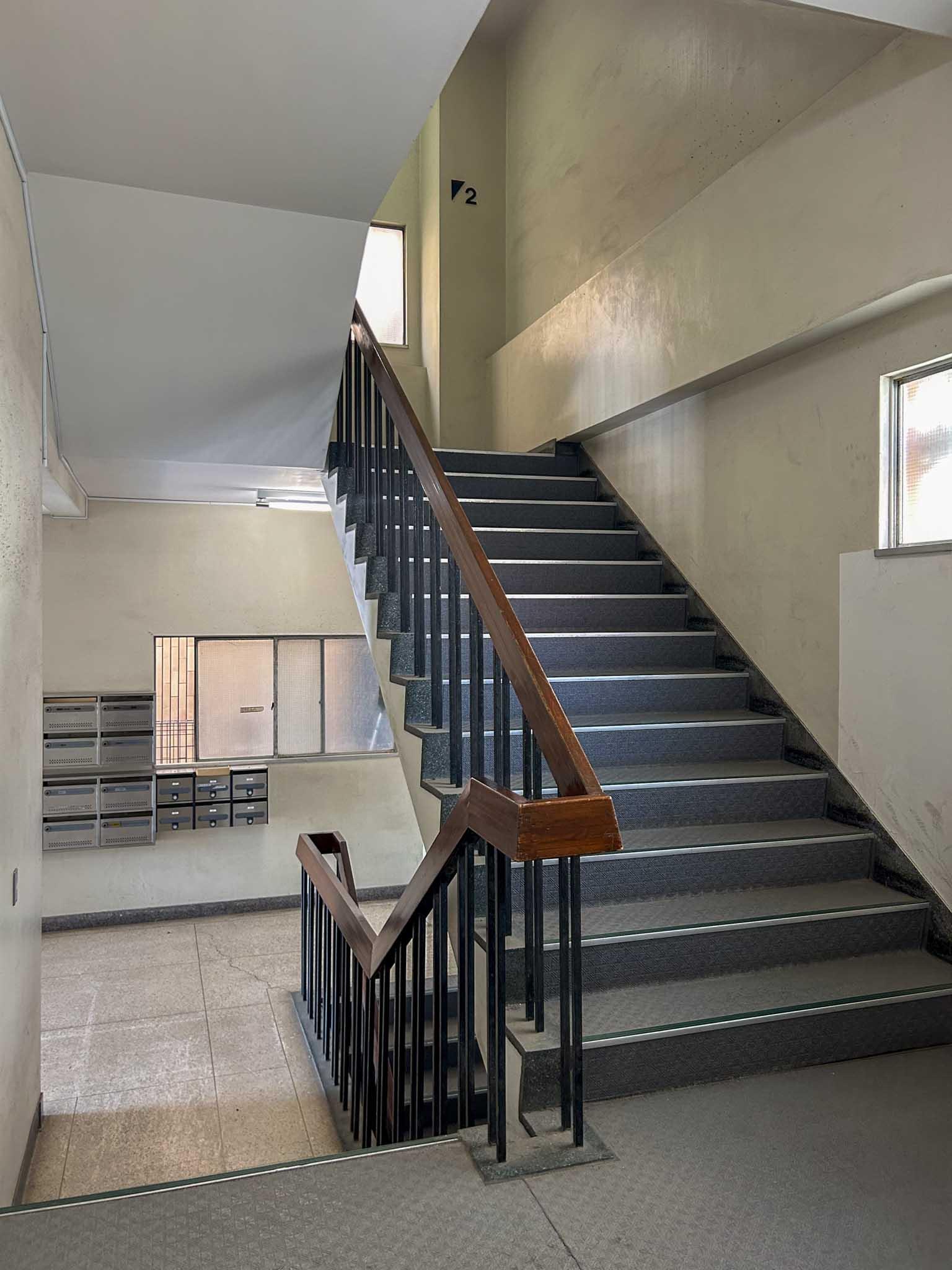 文京区白山の賃貸物件/共用階段