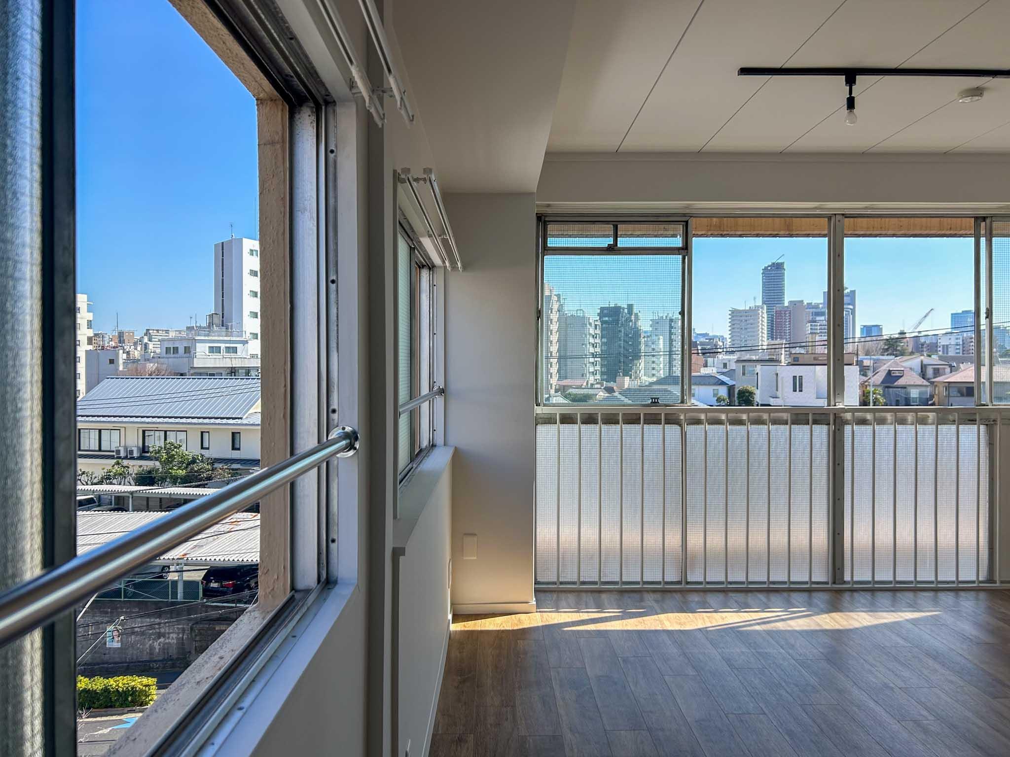 文京区白山の賃貸物件/重たい窓を開けると流れる、爽やかな空気