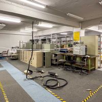 台東区鳥越の賃貸物件/2階：天井は抜かれた状態で2.7mほど。窓がなく過ごしやすさはないので、倉庫にちょうどいいフロア