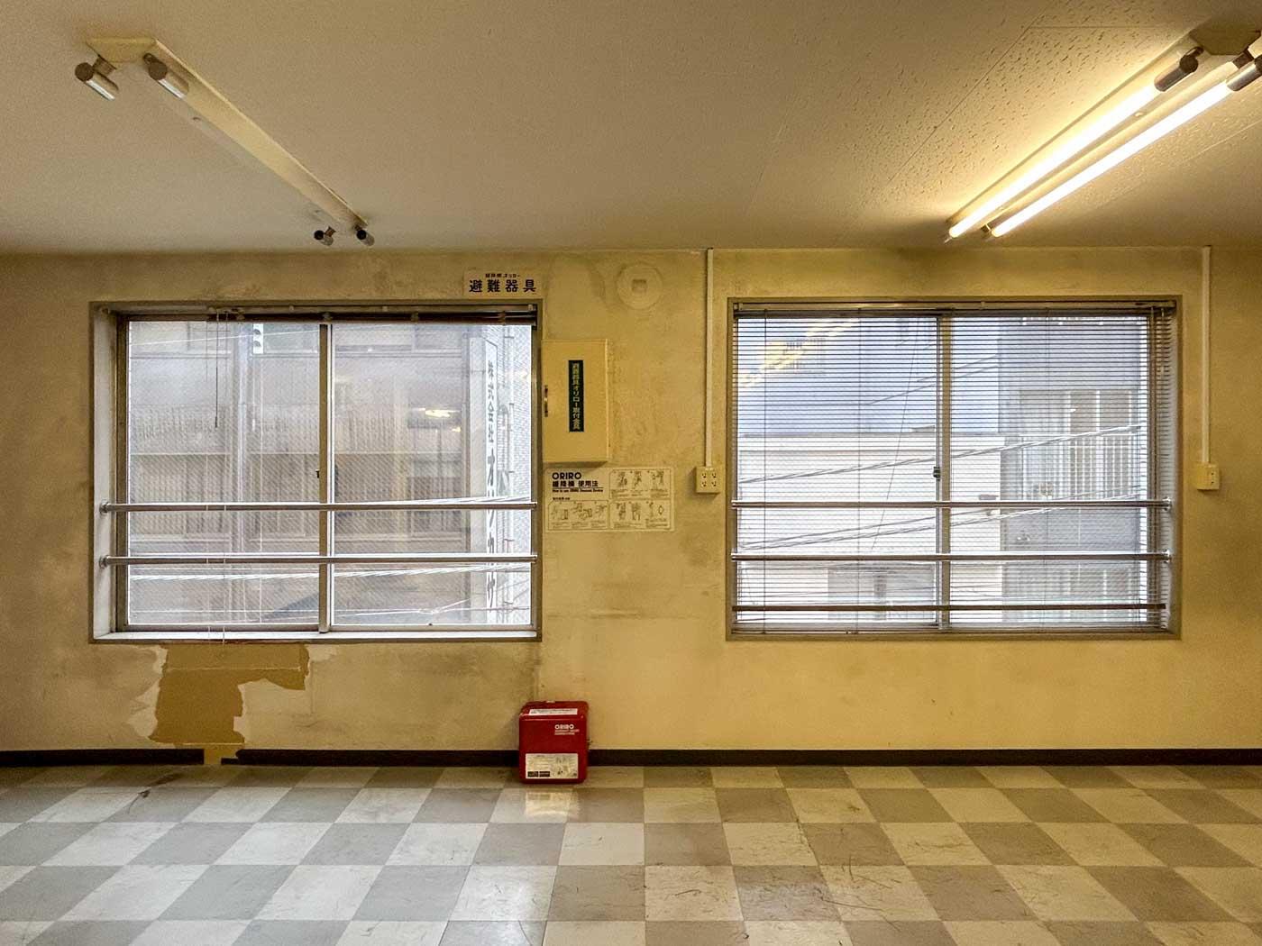 台東区鳥越の賃貸物件/3、4階：サッシは古いですが、窓は大きいです