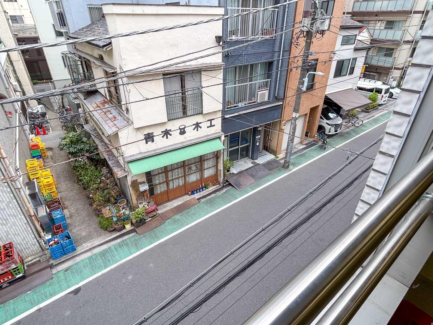 台東区鳥越の賃貸物件/3階から前面道路側を見下ろす