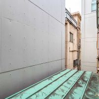 台東区鳥越の賃貸物件/3階東側の窓から。目の前に建物があります