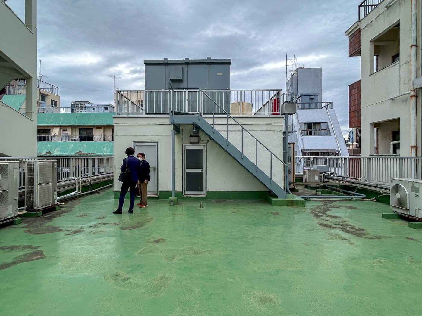 台東区鳥越の賃貸物件/屋上：面積には入っていませんが、塔屋内にも少しだけ使えるスペースがあります