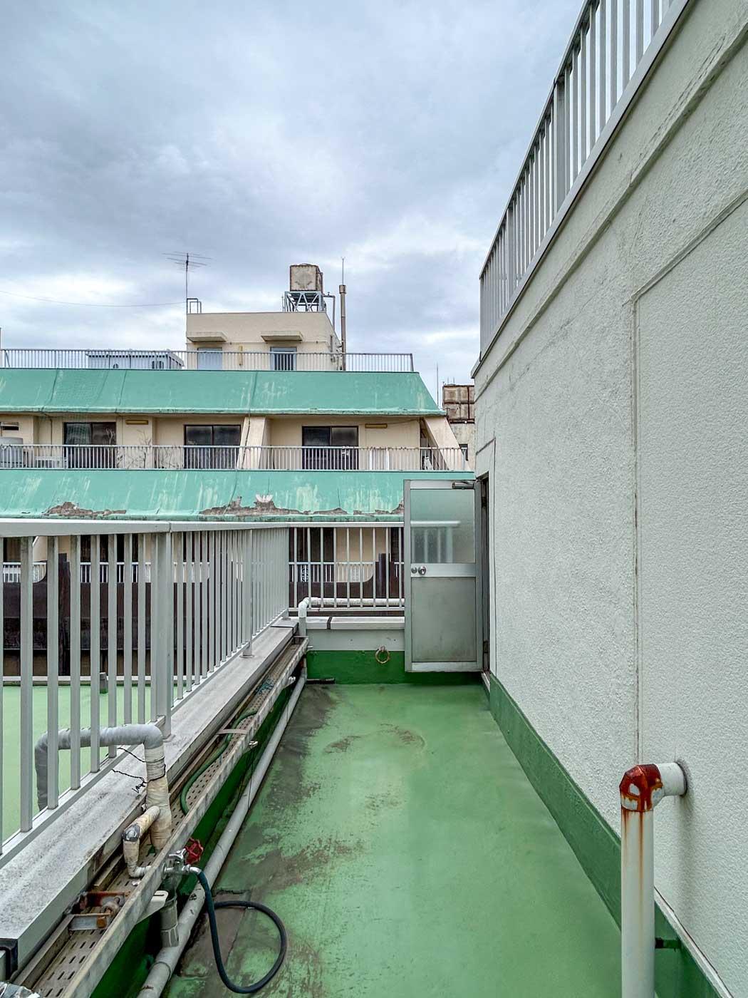 台東区鳥越の賃貸物件/屋上：屋上への出入りは南西の方から