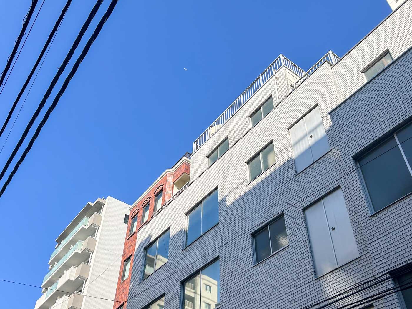 台東区鳥越の賃貸物件/昼から夕方にかけて、上階には光が入ります