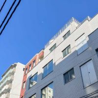 台東区鳥越の賃貸物件/昼から夕方にかけて、上階には光が入ります