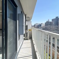 江東区平野の賃貸物件/ベランダは日差しがたっぷりと注ぎ込んできます