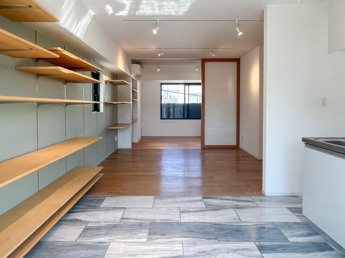 江東区平野の賃貸物件/キッチン周りはタイル床