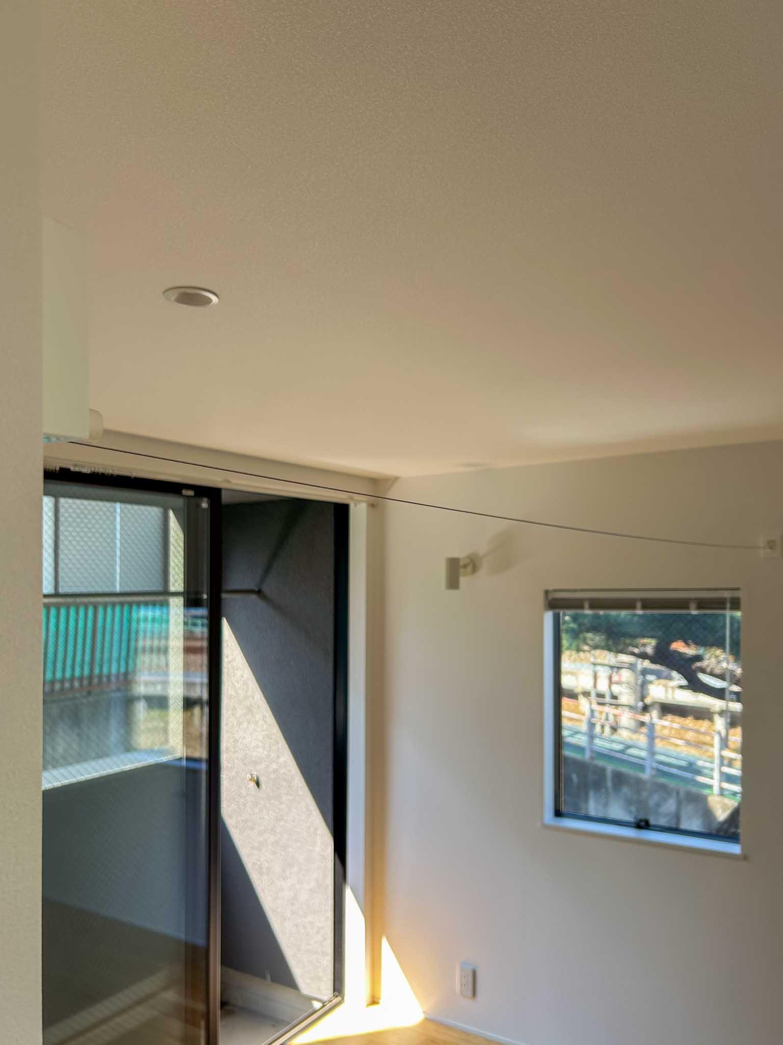 世田谷区奥沢の賃貸物件/ベランダの手前に室内干しワイヤーを掛けることも可能