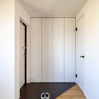 世田谷区奥沢の賃貸物件/玄関。画面右にトイレ