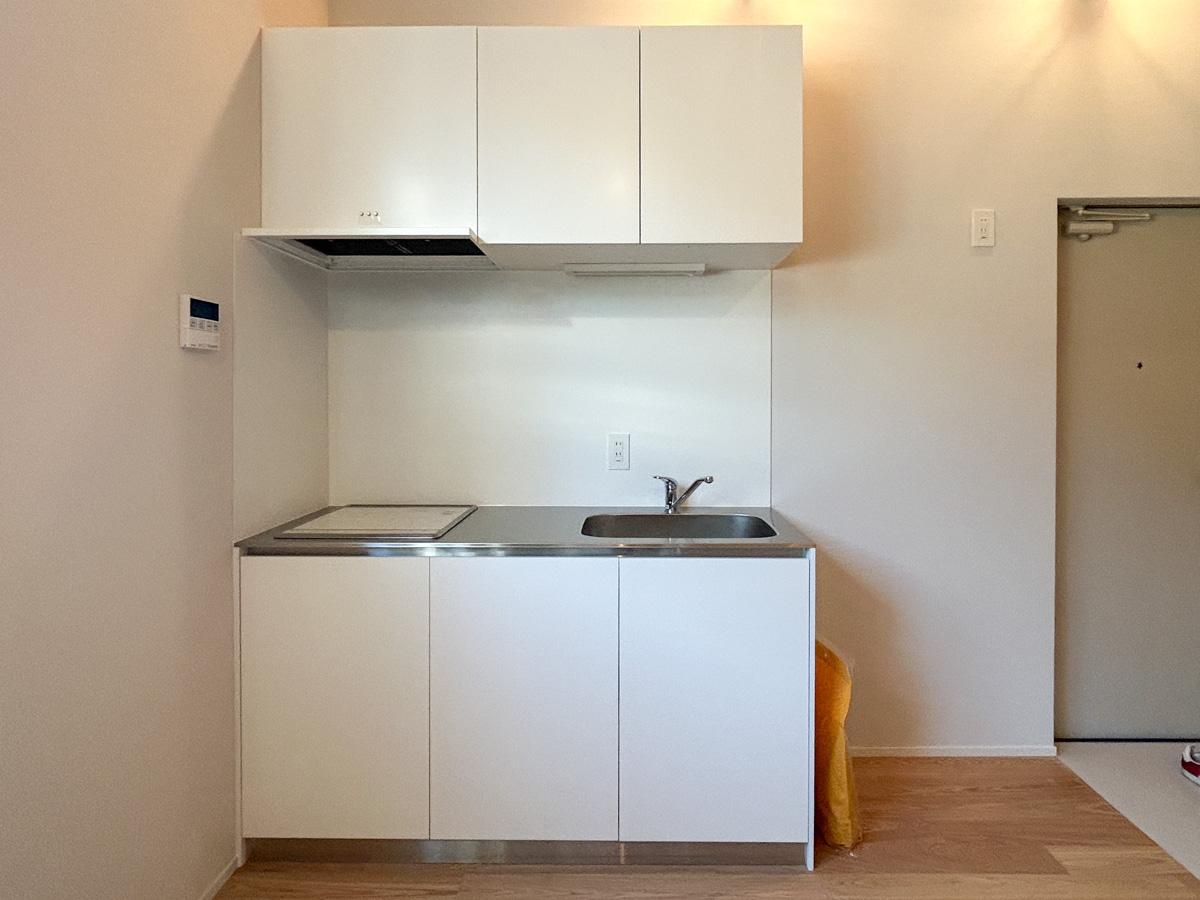 杉並区高井戸東の賃貸物件/【D号室】キッチン。2口のIHコンロが付いています