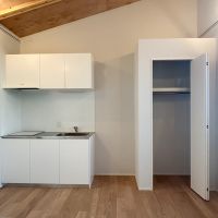 杉並区高井戸東の賃貸物件/【C号室】キッチンの横にクローゼットが配置されています。