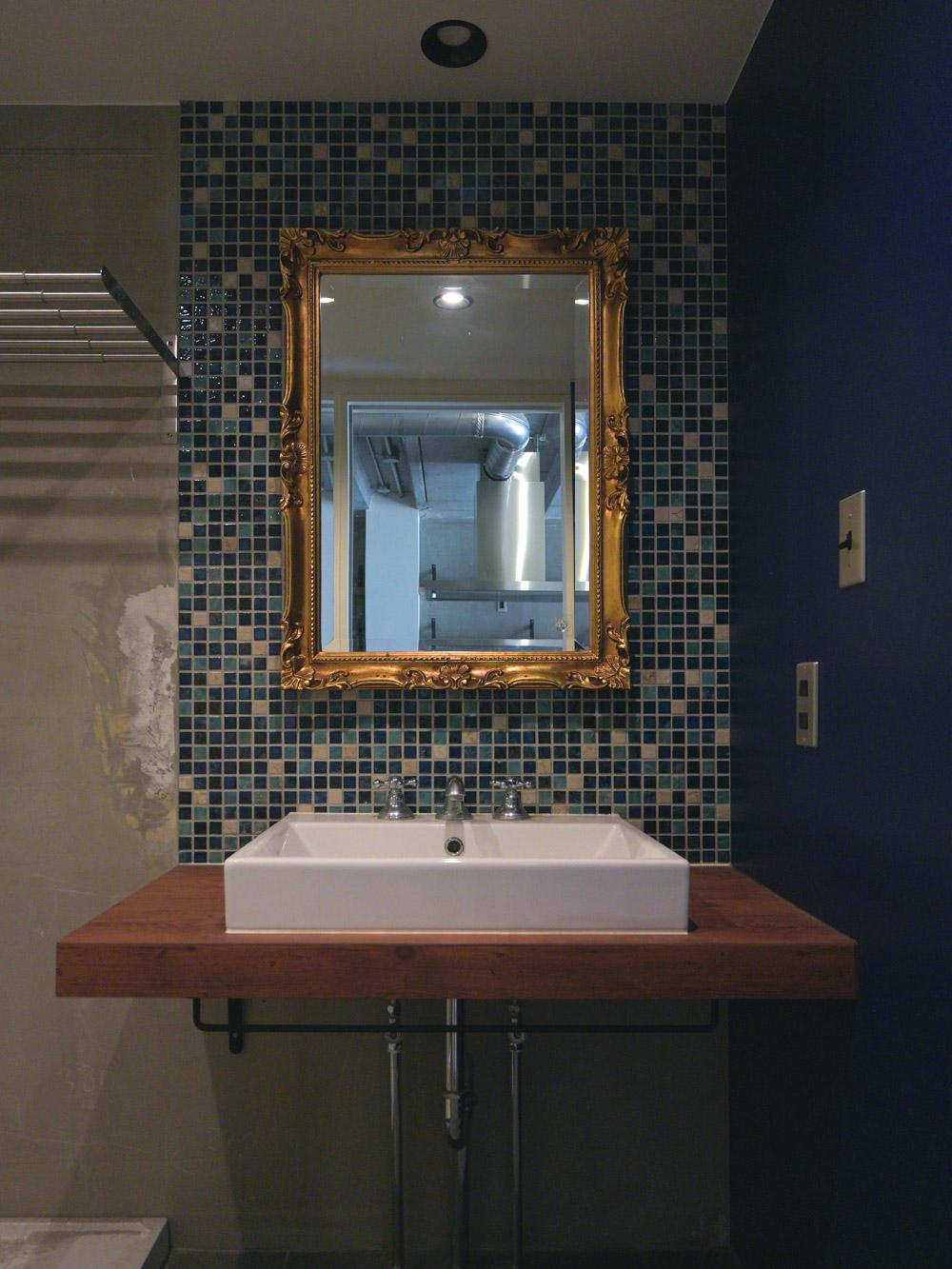 三鷹市下連雀の賃貸物件/洗面所は遊び心ある造作