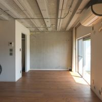 三鷹市下連雀の賃貸物件/窓際の奥行きあるスペース。ベッドやソファを置くイメージでしょうか